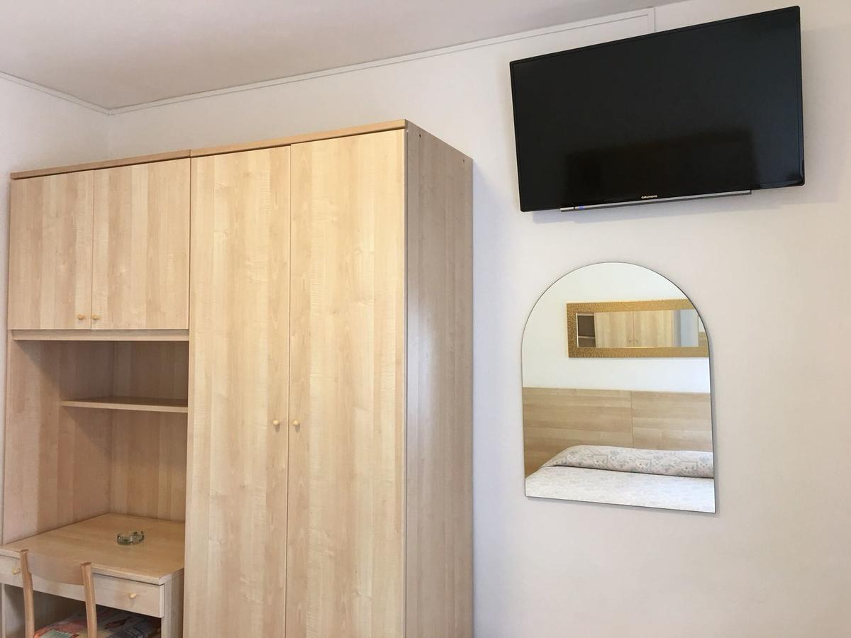 Hotel Erika Каорле Экстерьер фото