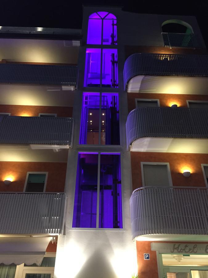 Hotel Erika Каорле Экстерьер фото